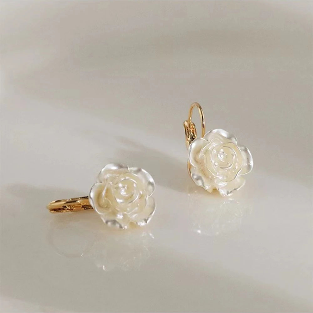 Francês branco camélia flor balançar brincos para mulheres verão elegante sentido ativado cor de ouro gota brinco festa jóias n112