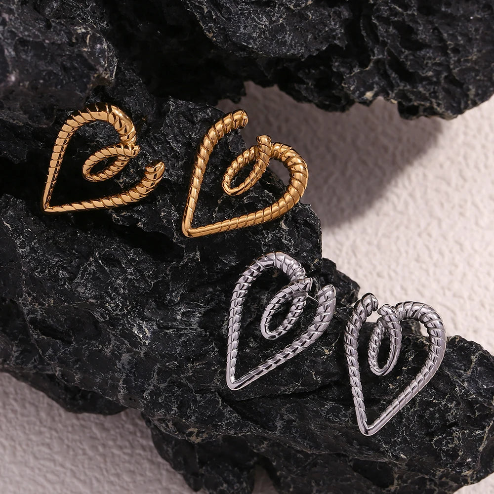 E.B. Brincos Coração Belle-Shaped, Acessórios Banhados a Ouro 18K, Jóias em Aço Inoxidável 316L, Padrão Envolvido