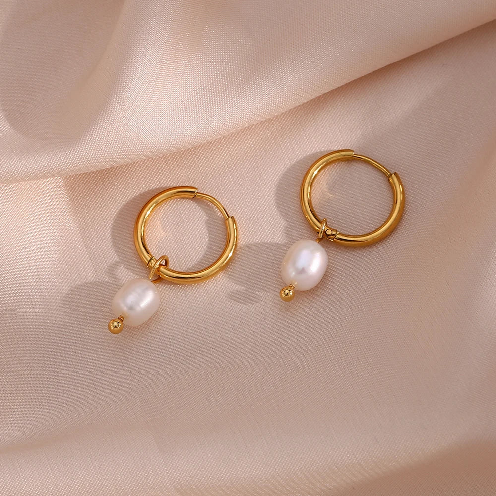 Ebbelle minimalista aço inoxidável pequenos brincos de argola de água doce pérola encantos meninas senhoras na moda jóias 2024 brincos de pérola