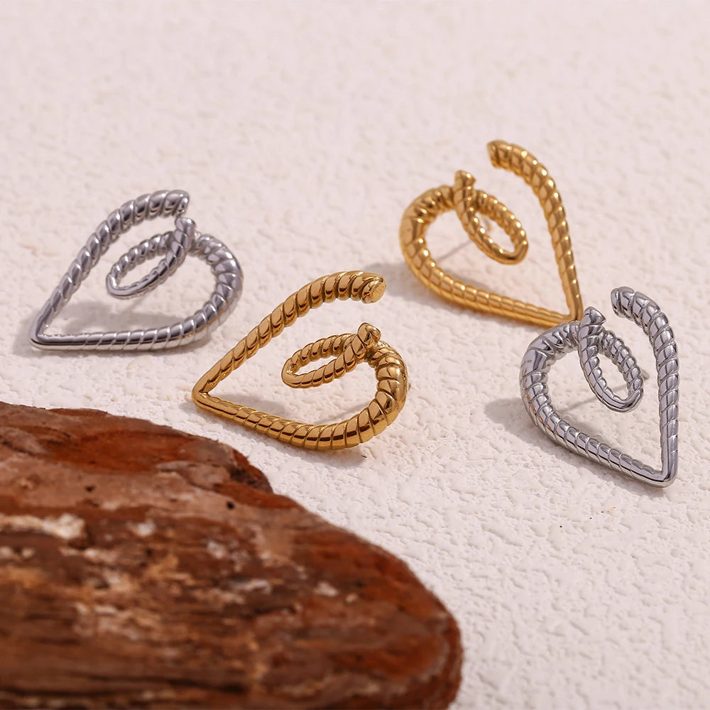 E.B. Brincos Coração Belle-Shaped, Acessórios Banhados a Ouro 18K, Jóias em Aço Inoxidável 316L, Padrão Envolvido