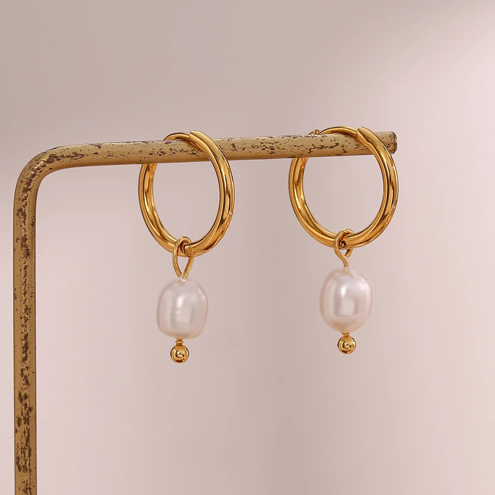 Ebbelle minimalista aço inoxidável pequenos brincos de argola de água doce pérola encantos meninas senhoras na moda jóias 2024 brincos de pérola